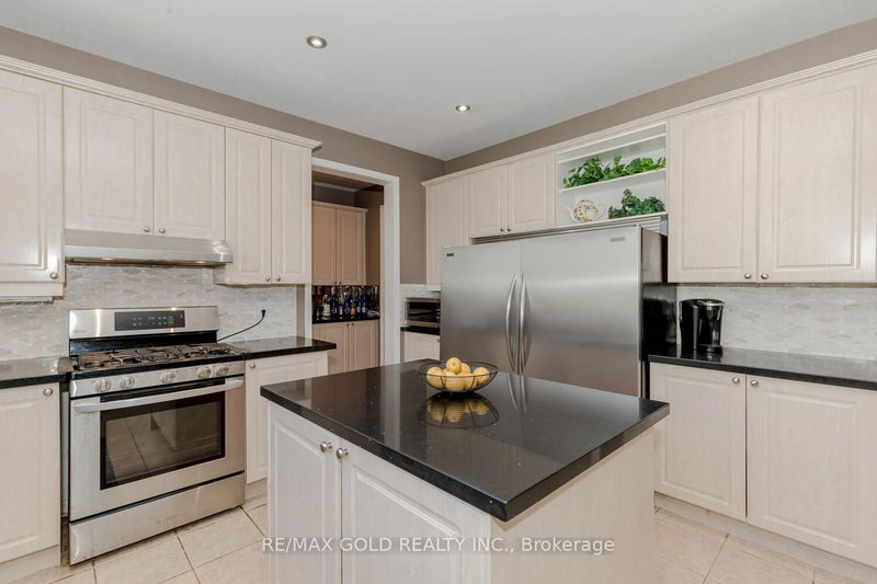 34 Maldives Cres  Brampton, L6P 1L5 | Image 10