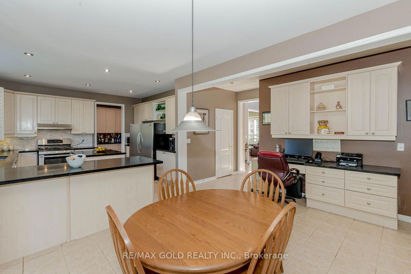 34 Maldives Cres  Brampton, L6P 1L5 | Image 14