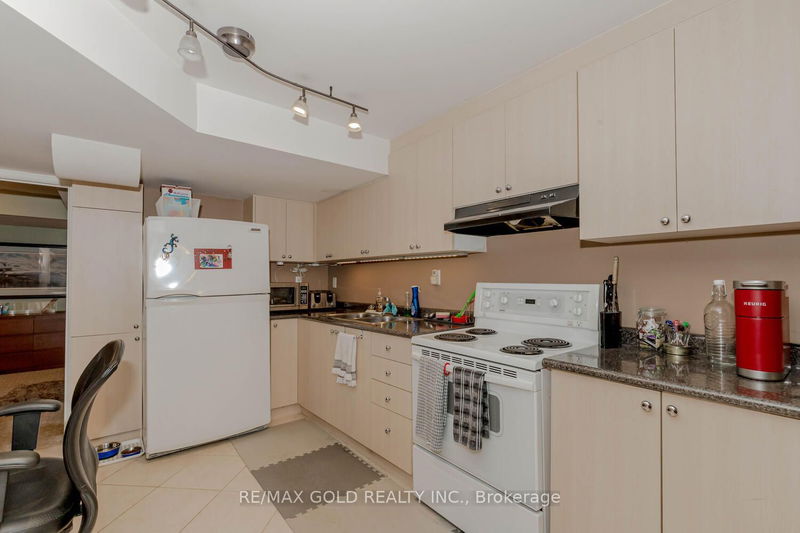 34 Maldives Cres  Brampton, L6P 1L5 | Image 32