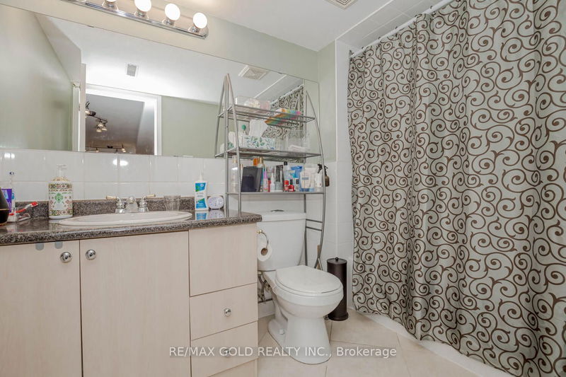 34 Maldives Cres  Brampton, L6P 1L5 | Image 34