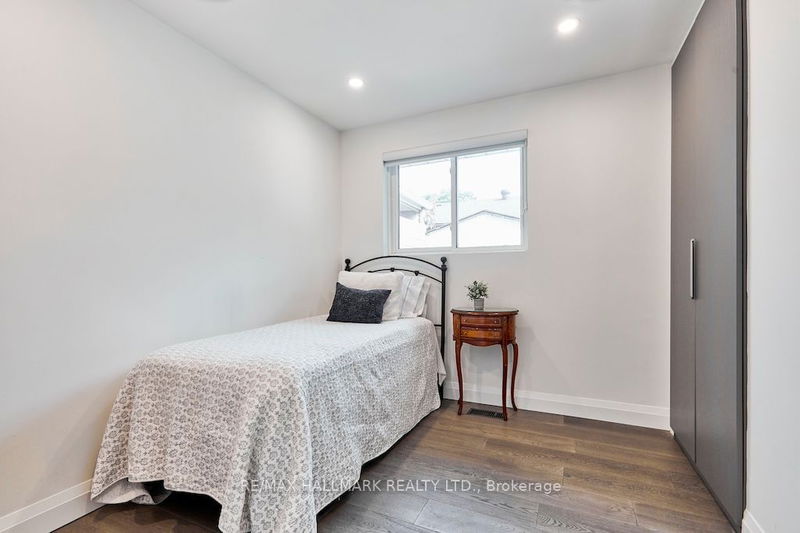 36 Farley Cres  Toronto, M9R 2A6 | Image 18