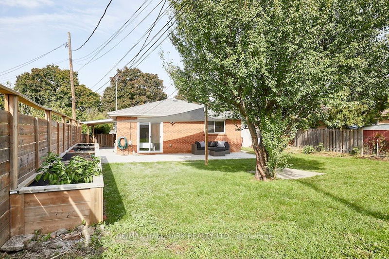 36 Farley Cres  Toronto, M9R 2A6 | Image 36