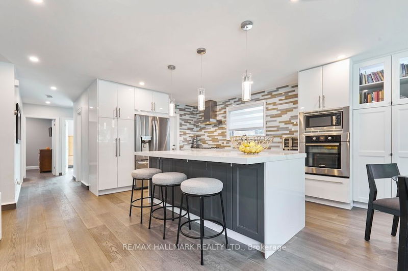 36 Farley Cres  Toronto, M9R 2A6 | Image 5