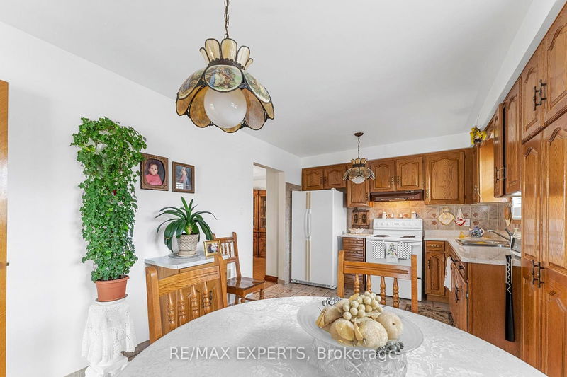 63 Paradelle Cres  Toronto, M3N 1E6 | Image 13