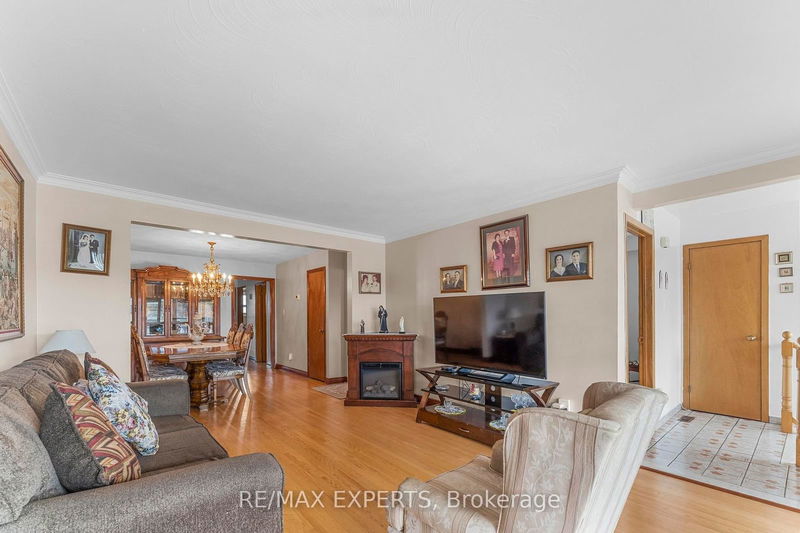 63 Paradelle Cres  Toronto, M3N 1E6 | Image 7