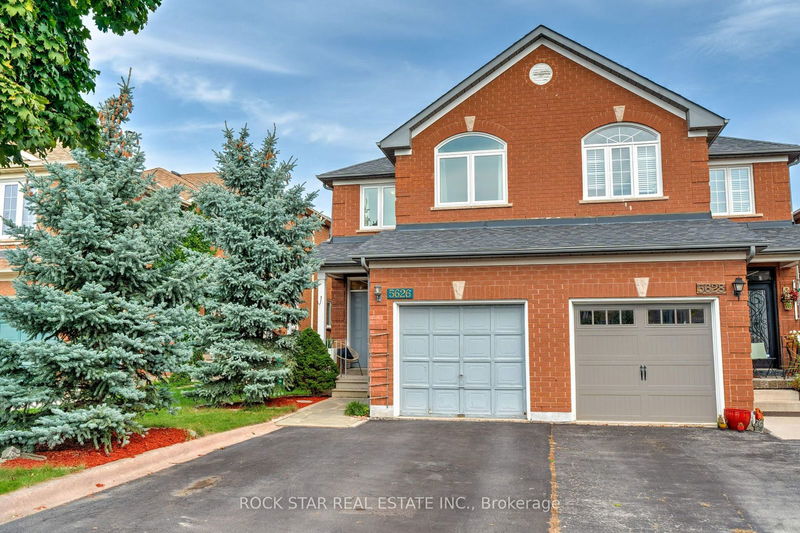 5626 Palmerston Cres  Mississauga, L5M 5Y6 | Image 1