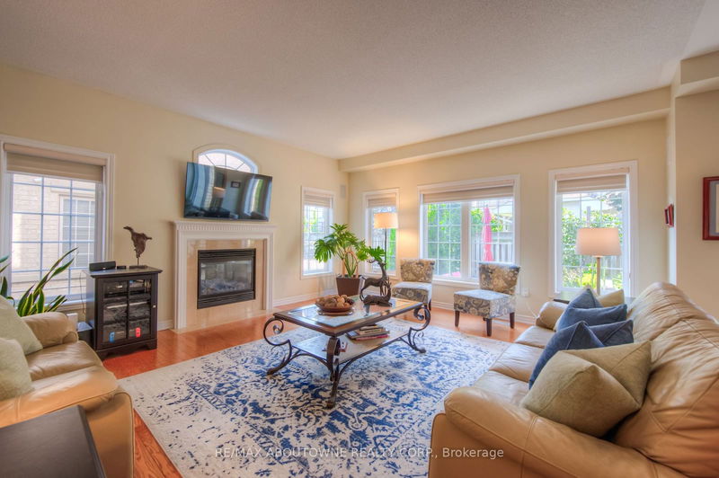 2386 Wasaga Dr  Oakville, L6H 0B7 | Image 10