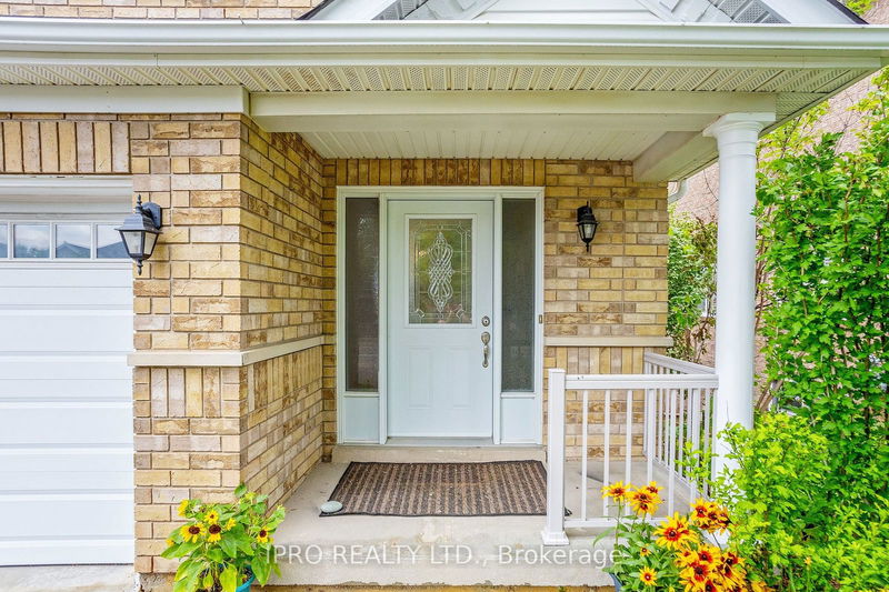 177 Sunny Meadow Blvd  Brampton, L6R 2Z2 | Image 2