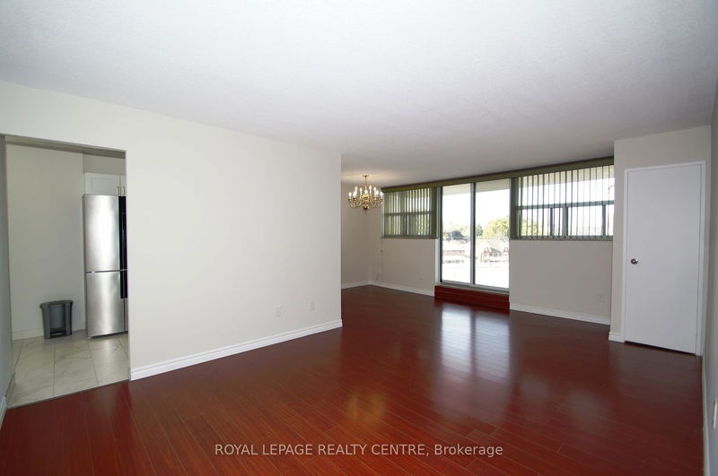  702 - 2130 Weston Rd  Toronto, M9N 3R9 | Image 3