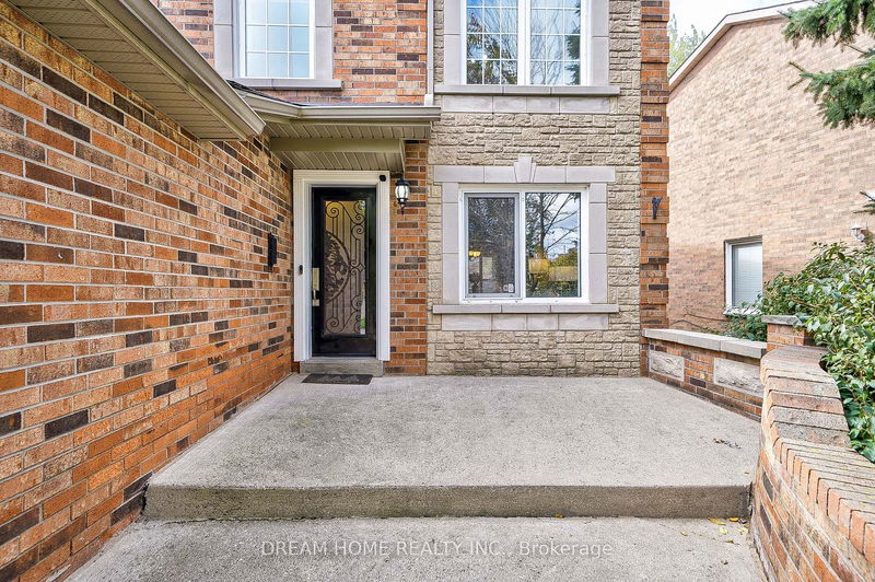 4066 Renfrew Cres  Mississauga, L5L 4J8 | Image 3