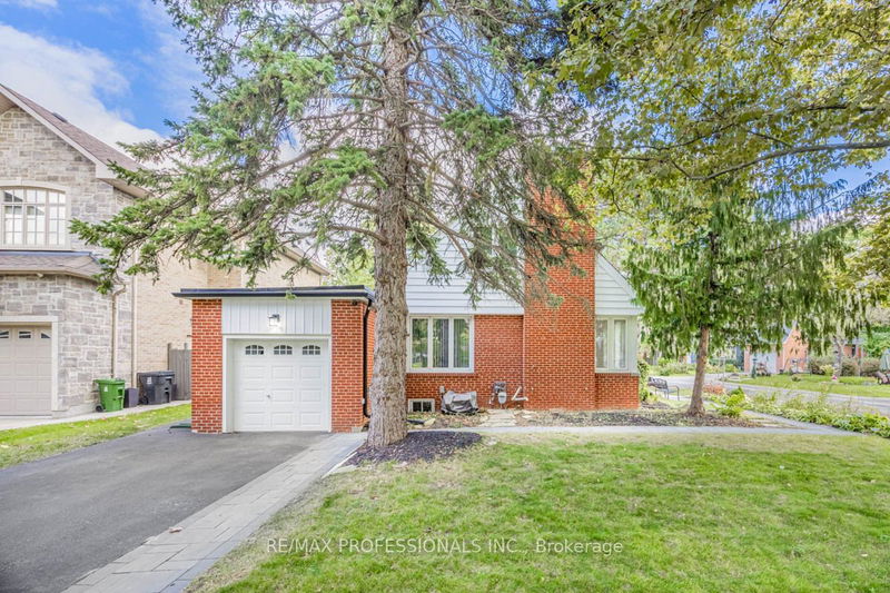 54 Robin Hood Rd  Toronto, M9A 2W8 | Image 35