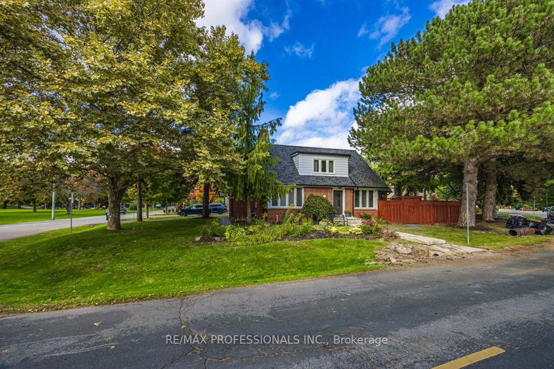 54 Robin Hood Rd  Toronto, M9A 2W8 | Image 39