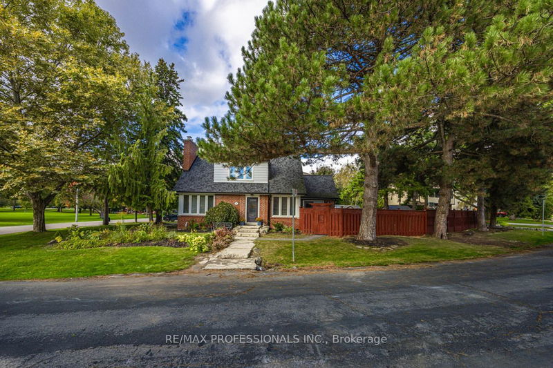 54 Robin Hood Rd  Toronto, M9A 2W8 | Image 40