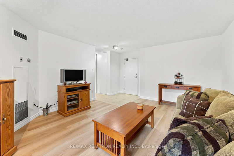  210 - 10 Laurelcrest St  Brampton, L6S 5Y3 | Image 9