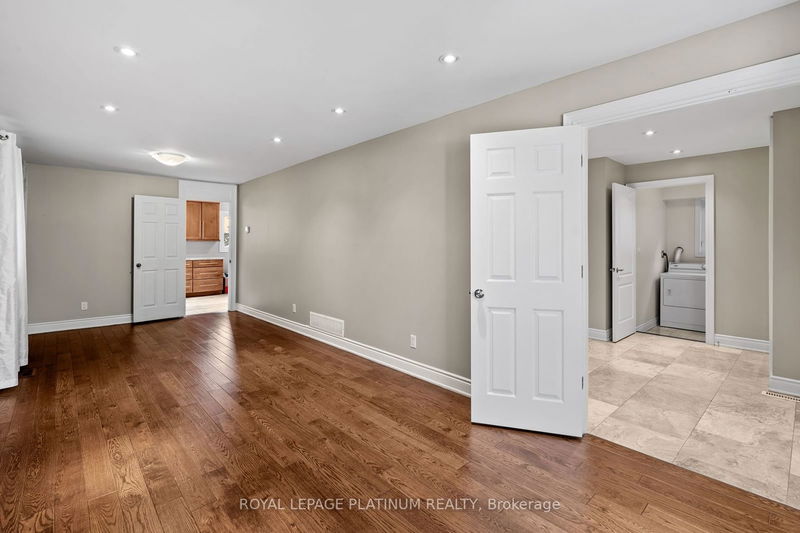 2677 Credit Valley Rd  Mississauga, L5M 4J8 | Image 12