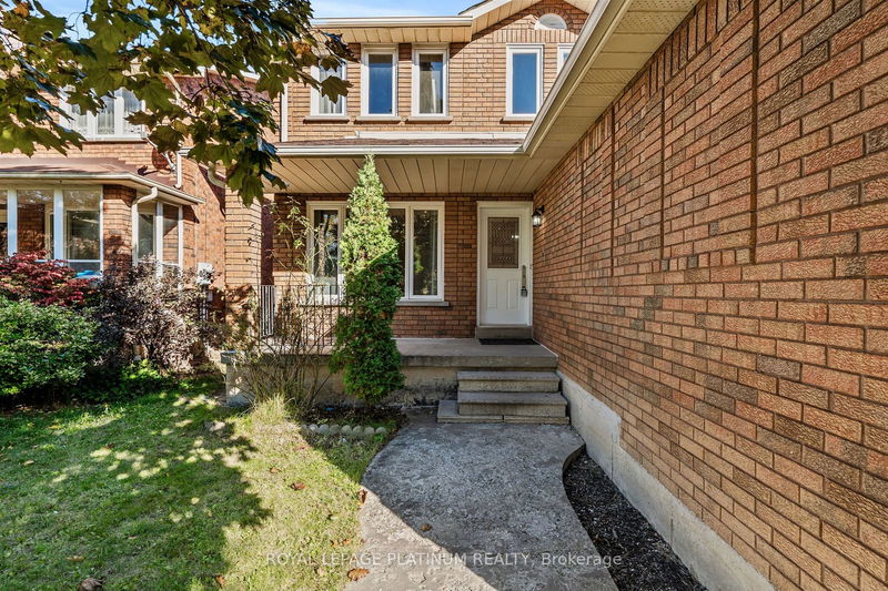 2677 Credit Valley Rd  Mississauga, L5M 4J8 | Image 2