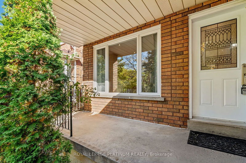 2677 Credit Valley Rd  Mississauga, L5M 4J8 | Image 3