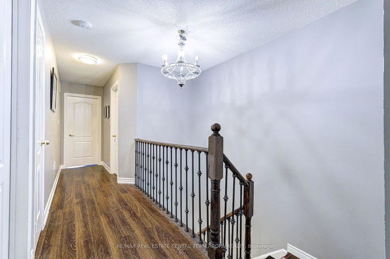 7327 Bread Fruit Lane  Mississauga, L5N 8P2 | Image 20