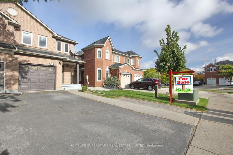 15 Mount Ranier Cres  Brampton, L6R 2K8 | Image 2