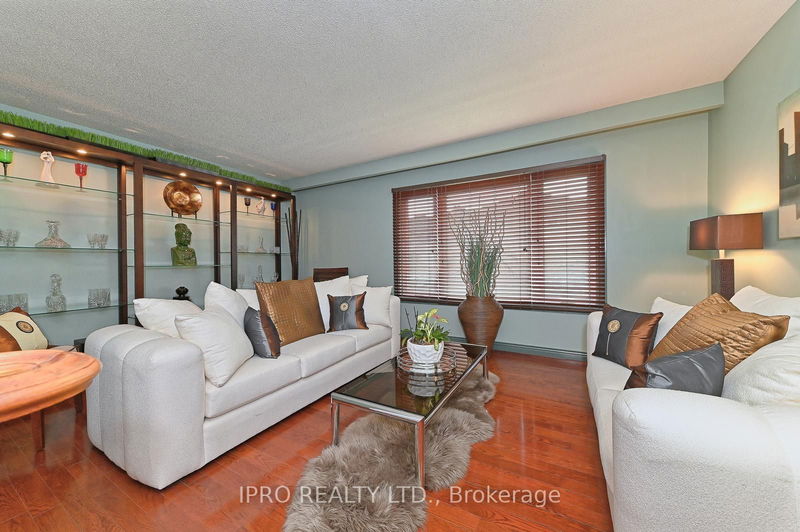 16 Bryant Crt  Brampton, L6X 2T1 | Image 5