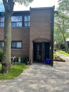 Building in 382 Driftwood Avenue