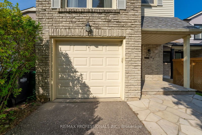 2697 Romark Mews  Mississauga, L5L 2Z4 | Image 2