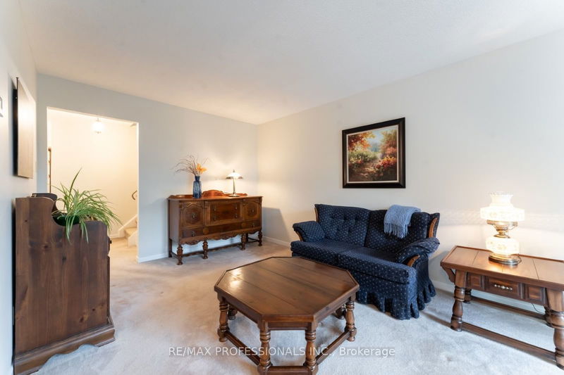 2697 Romark Mews  Mississauga, L5L 2Z4 | Image 7