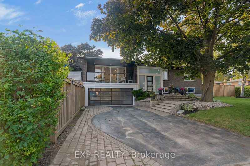 4 Courtsfield Cres  Toronto, M9A 4S9 | Image 1