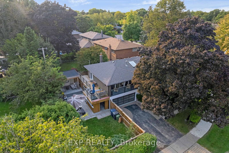 4 Courtsfield Cres  Toronto, M9A 4S9 | Image 2