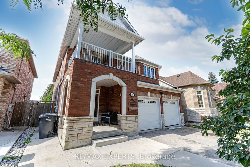 136 Van Scott Dr  Brampton, L7A 1N5 | Image 1