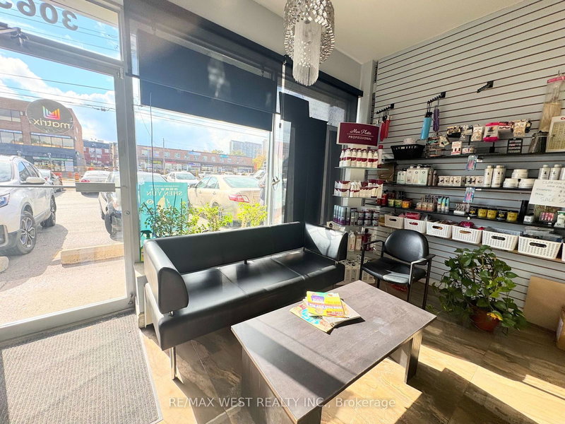 3063 Hurontario St, Mississauga, L5A 2G9 | Image 2