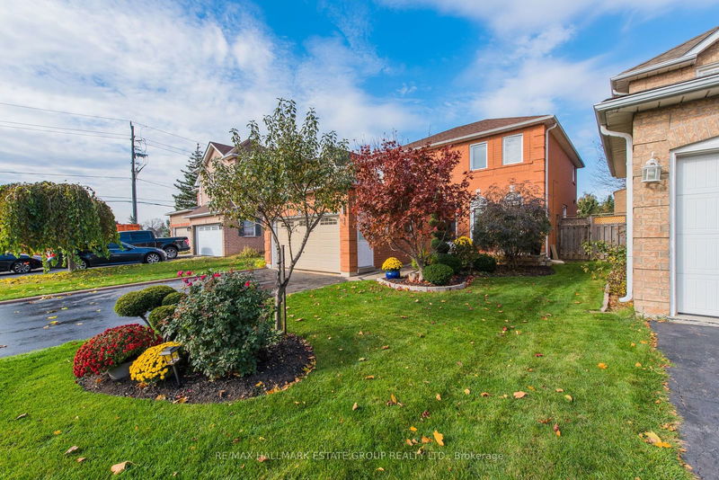 5 Cochrane Ave  Brampton, L6Z 4H8 | Image 2