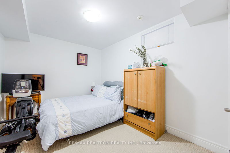 62 Monclova Rd  Toronto, M3M 0A6 | Image 35