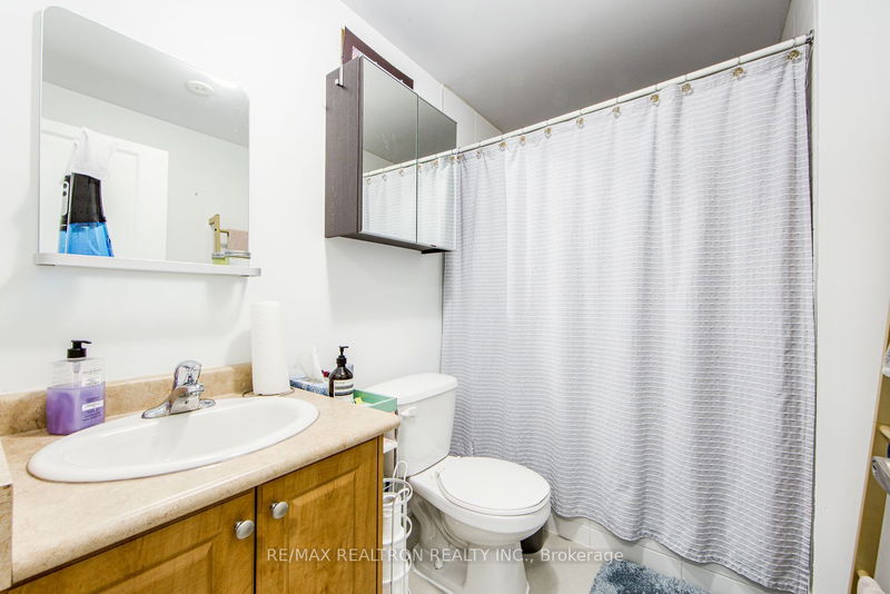 62 Monclova Rd  Toronto, M3M 0A6 | Image 37