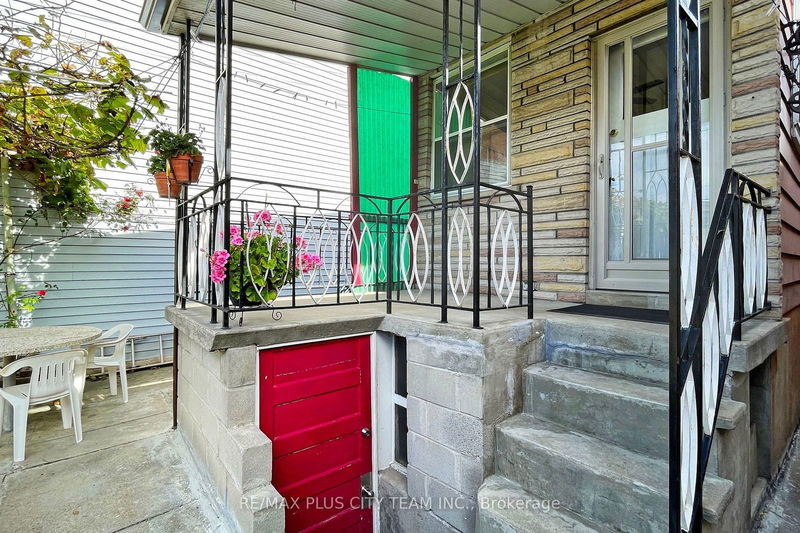 86 Bristol Ave  Toronto, M6H 3J9 | Image 32