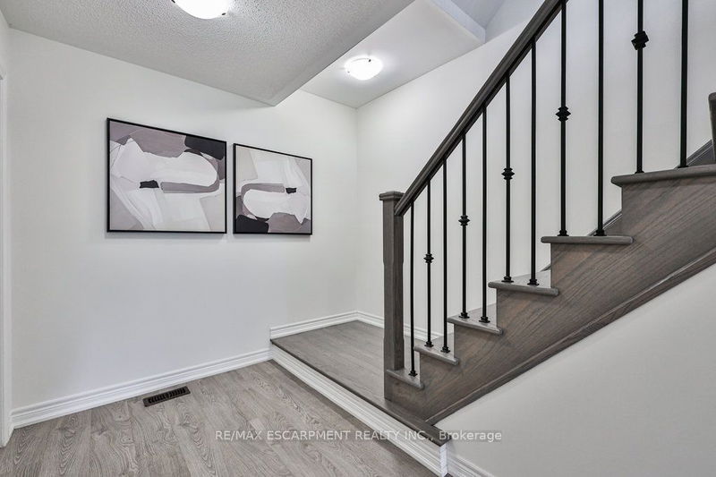 16 Backwater Tr  Brampton, L7A 5B8 | Image 6