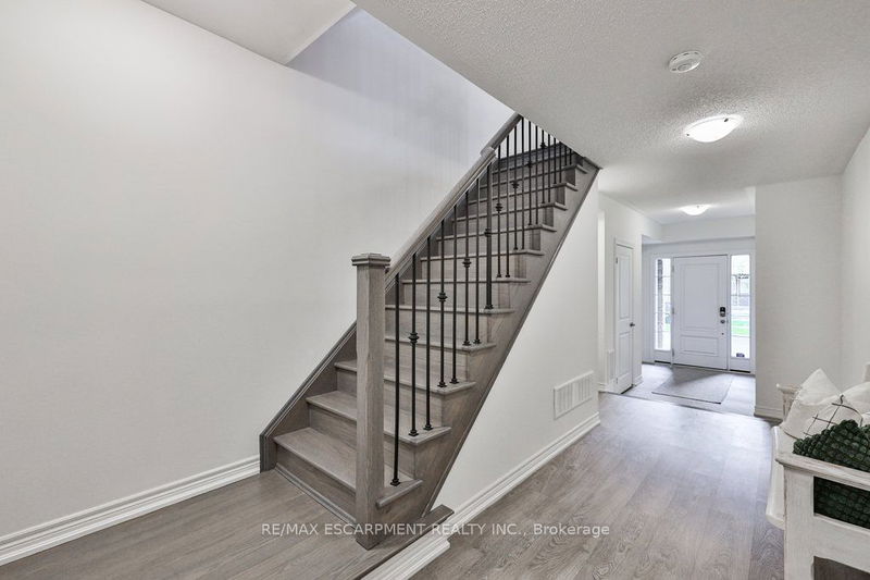 16 Backwater Tr  Brampton, L7A 5B8 | Image 7