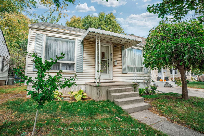 9 Avon Park Dr  Toronto, M8Z 3X3 | Image 1