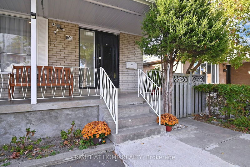 803 Bloor St  Mississauga, L4Y 2M8 | Image 2