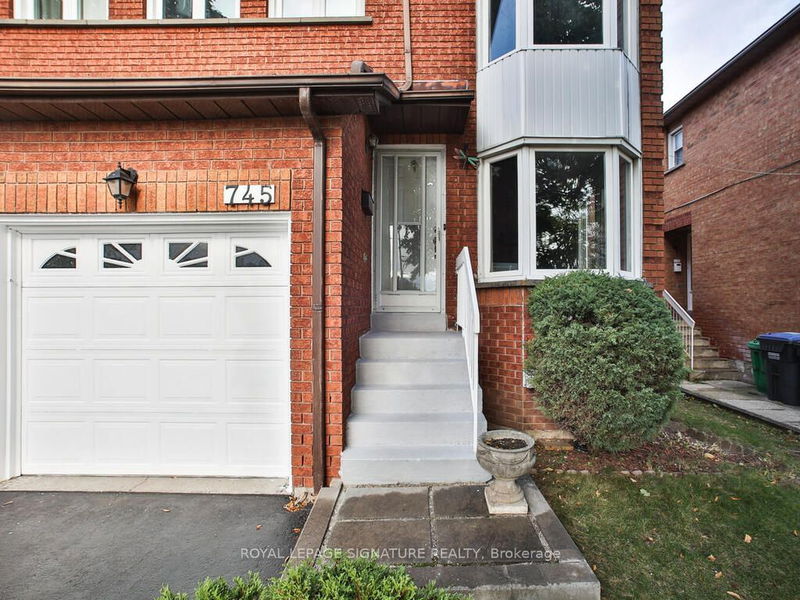 745 Constellation Dr  Mississauga, L5R 2V8 | Image 3