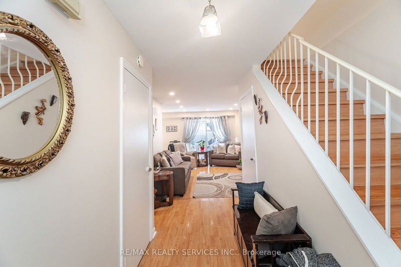 16 Montrose Pl  Brampton, L6S 2S8 | Image 5