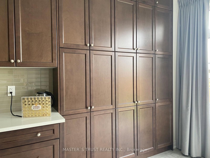 18 Midmorning Rd, Brampton, L6X 5P7 | Image 3