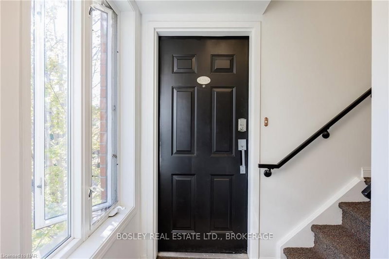 833C - 12 LAIDLAW Street