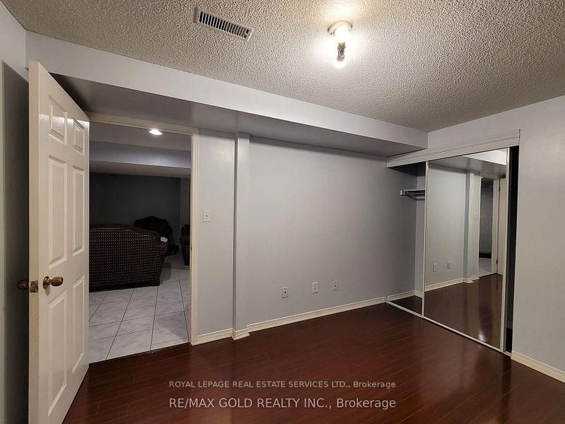 Bsmt - 323 Winfield Terr, Mississauga, L5R 1N6 | Image 3