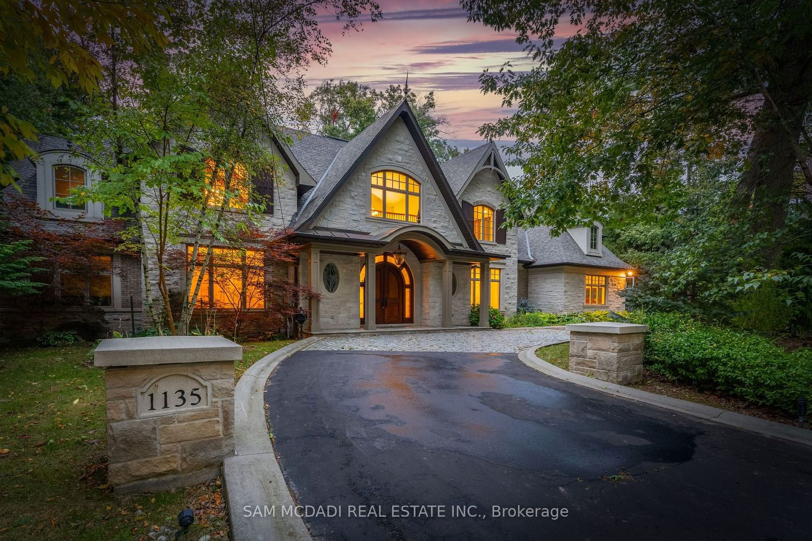 Building at 1135 Algonquin Drive, Mississauga, Lorne Park