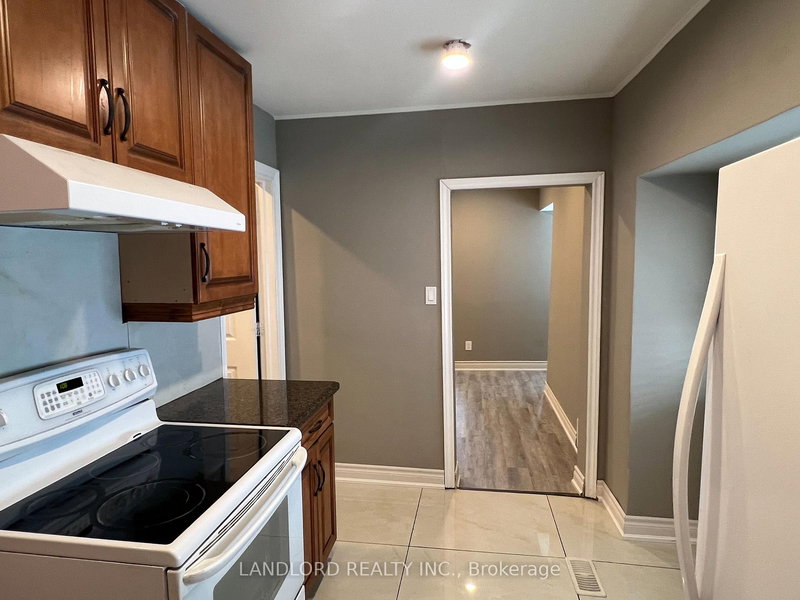 Main - 9 Albright Ave, Toronto, M8W 1W9 | Image 3