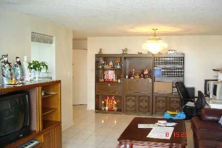 808 - 21 Markbrook Lane, Toronto, M9V5E4 | Image 2