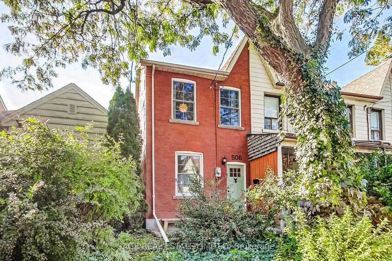 home for sale on 506 Quebec Avenue