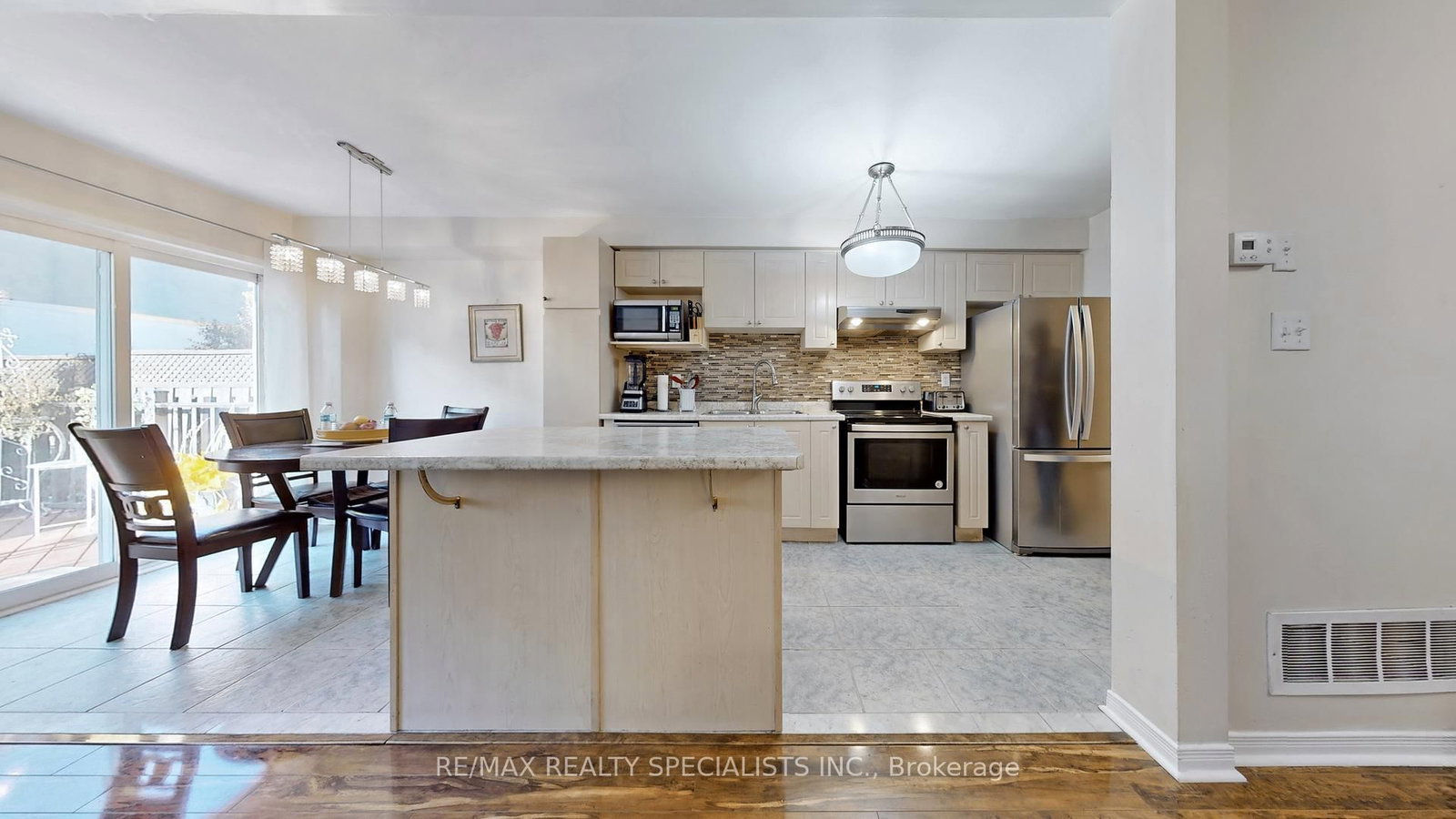 Listing Image 13