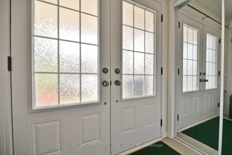 25 Daylight St, Brampton, L7A 4N9 | Image 2